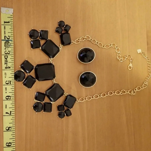 Black/Gold Earring and Necklace Set - Picture 5 of 6